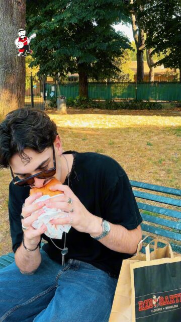 Il modo migliore per godersi una giornata di sole a Firenze? ☀️
Ordine Red Garter su Glovo e il tuo posto preferito. 🌿🍔

The best way to enjoy a sunny day in Florence? ☀️
Order Red Garter on Glovo and your favorite spot. 🌿🍔